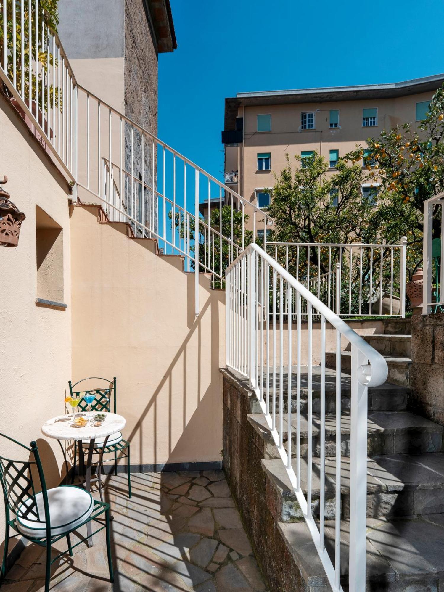 Hotel Antiche Mura Sorrento Exterior photo